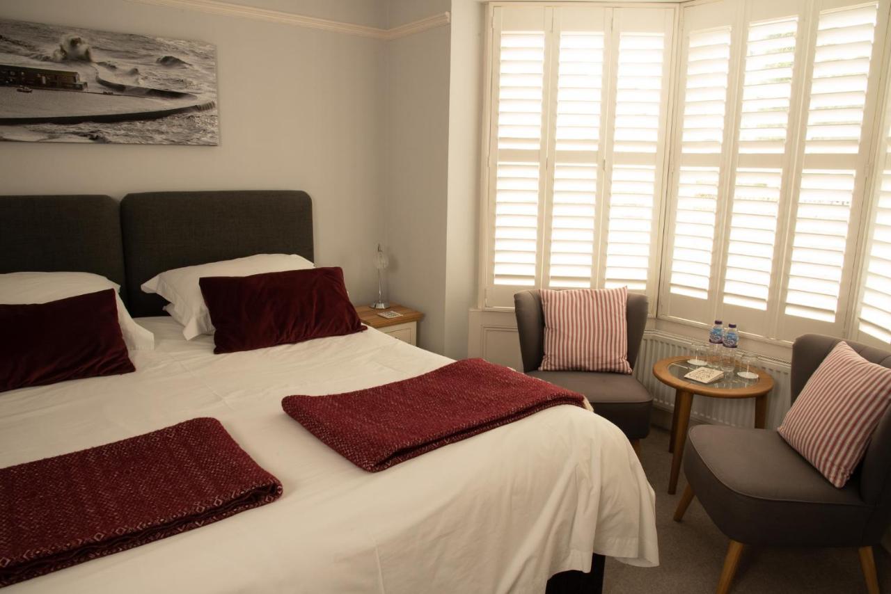 Lewesdon B&B Lyme Regis Bagian luar foto