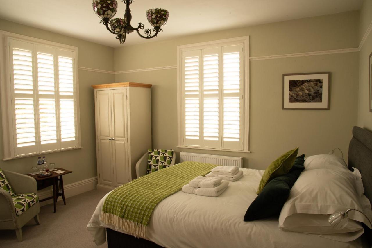 Lewesdon B&B Lyme Regis Bagian luar foto