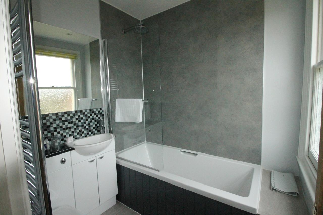 Lewesdon B&B Lyme Regis Bagian luar foto